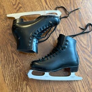 Ice Skates Riedell 55 Silver Star | Youth size 3.5 | Black